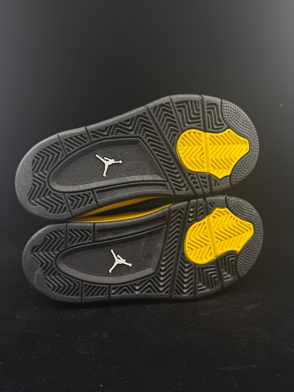 AJ 4 (PS) - YELLOW THUNDER