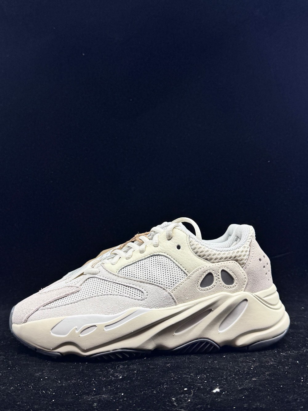 YEEZY 700 BOOST - ANALOG