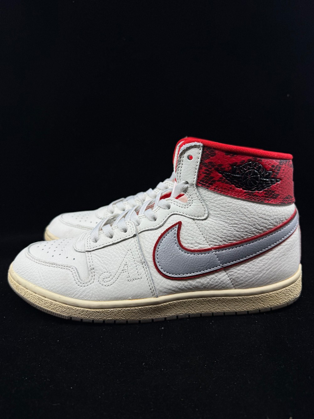 *USED* NIKE JORDAN AIR SHIP - AWAKE NY