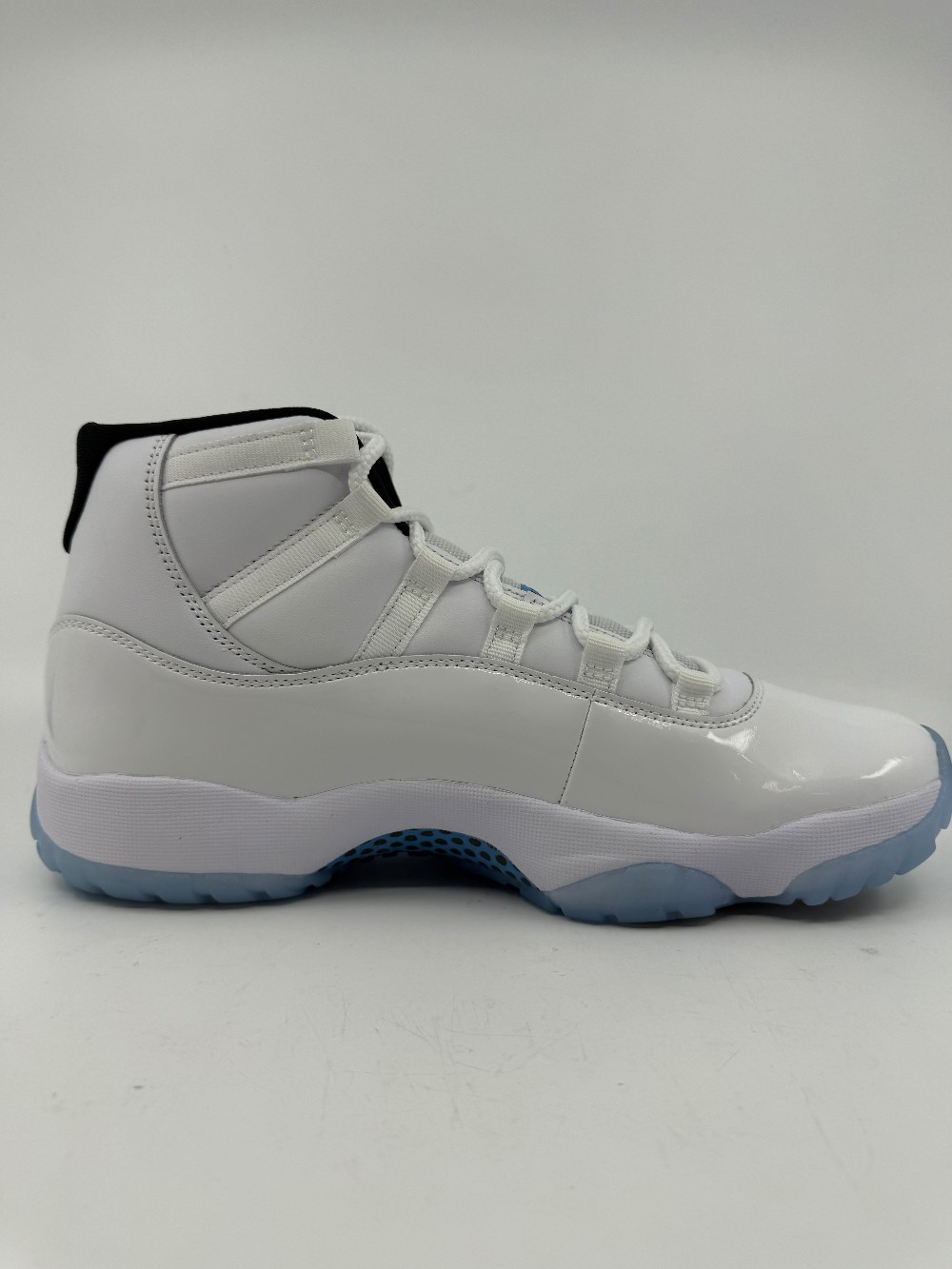 AJ 11 - LEGEND BLUE (2024)