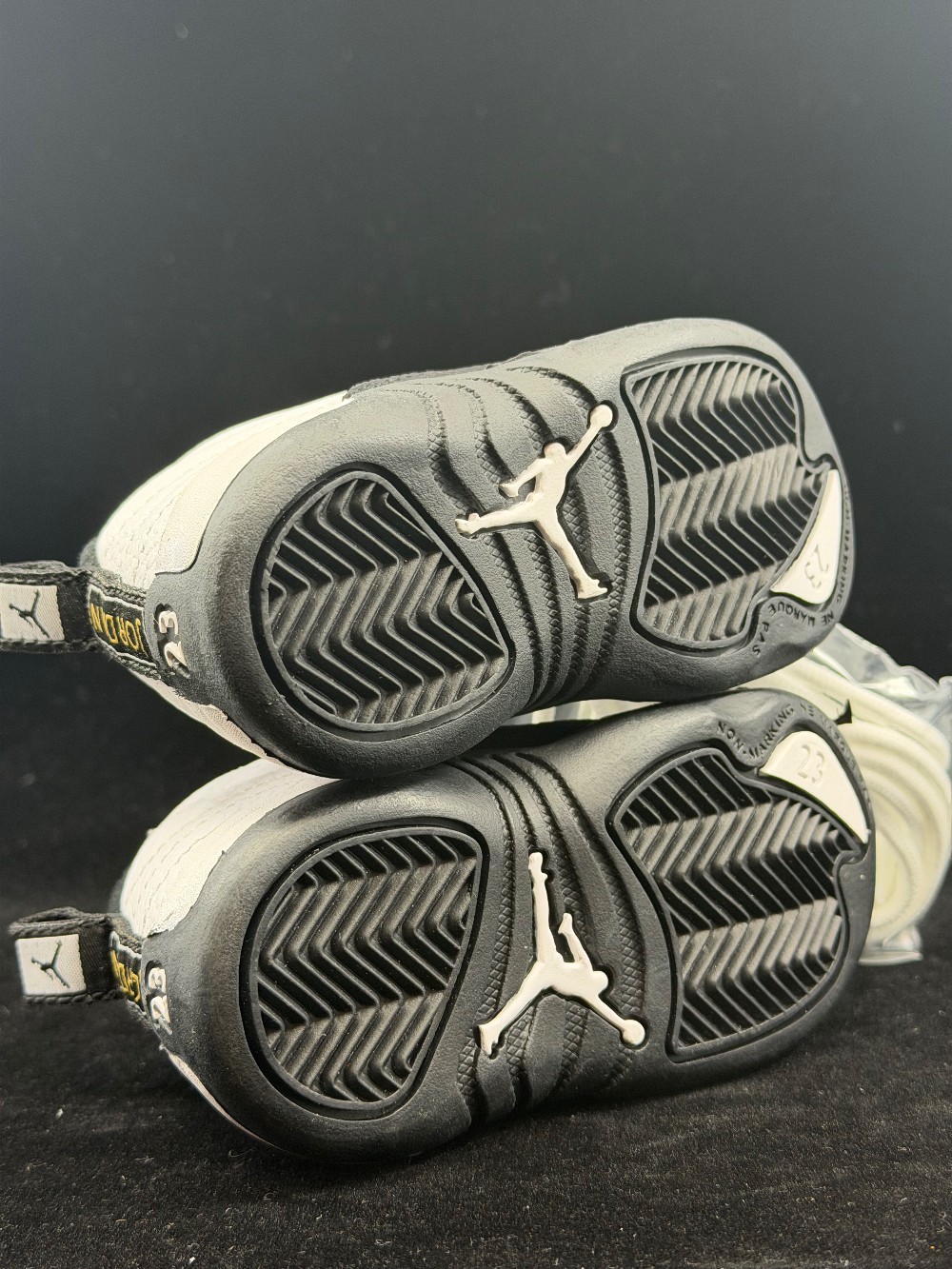 AJ 12 (TD) - ROYALTY TAXI