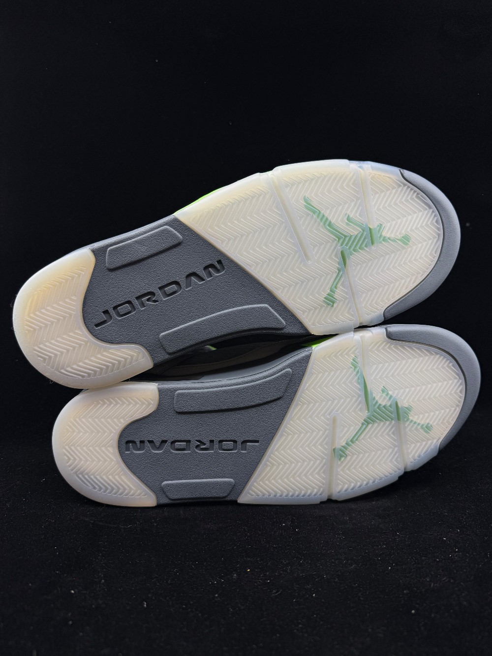 AJ 5 - GREEN BEAN (2022)