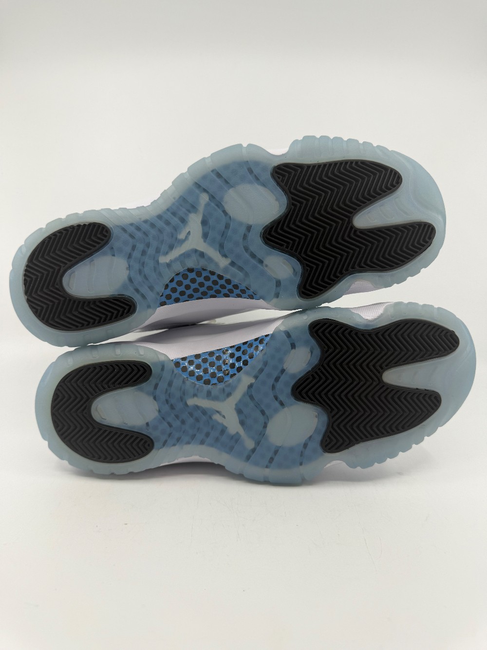 AJ 11 - LEGEND BLUE (2024)