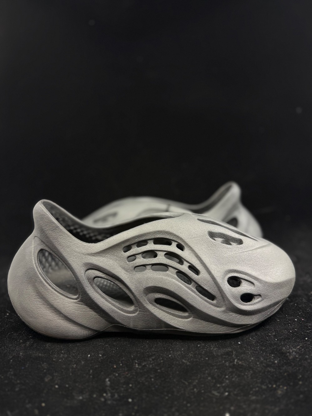 *USED/NO BOX* YEEZY FOAM RUNNER - ONYX