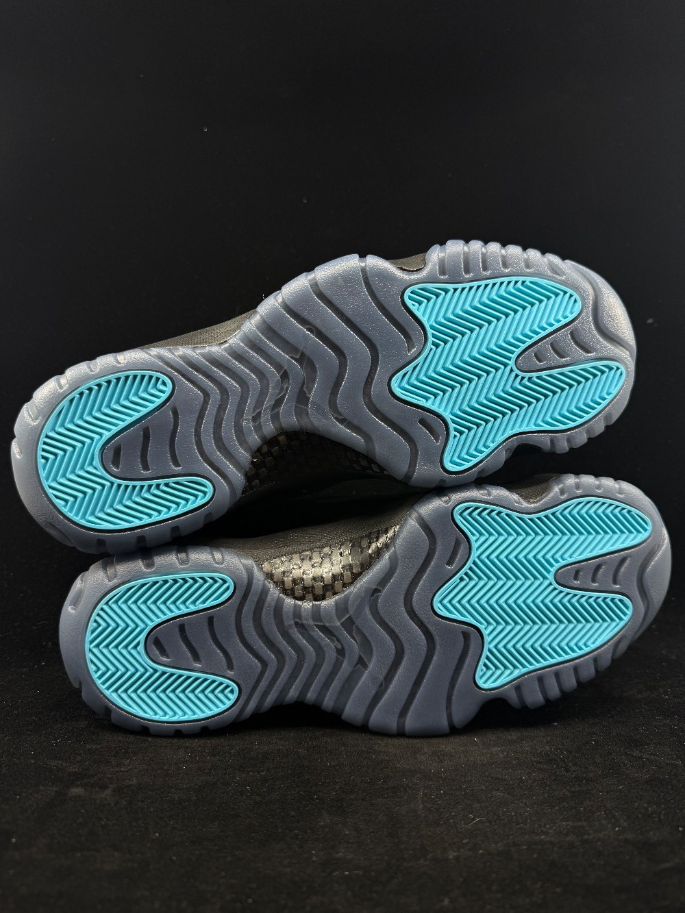 AJ 11 - GAMMA BLUE (2025)