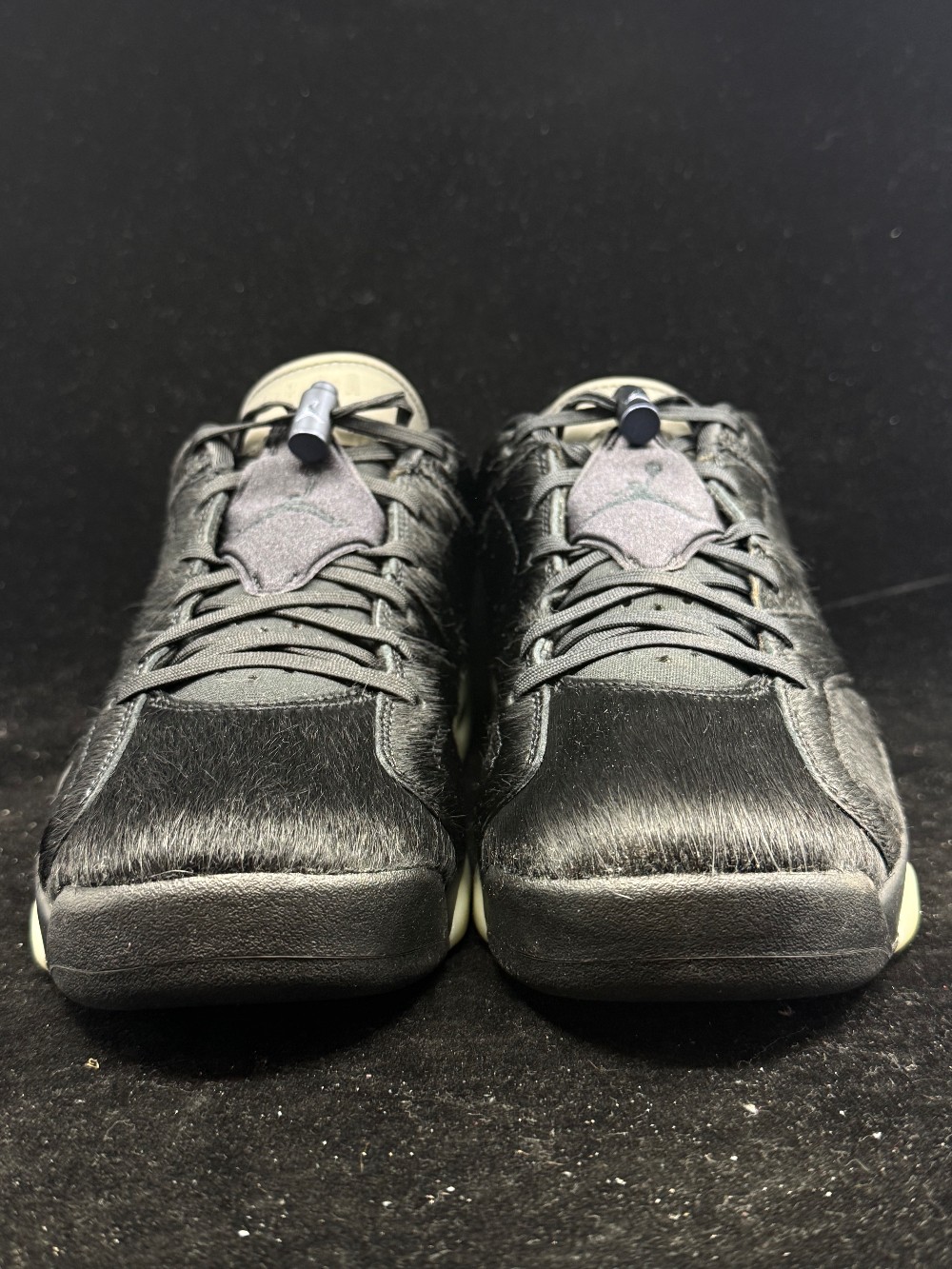 *USED* AJ 6 LOW (W) - BLACKOUT