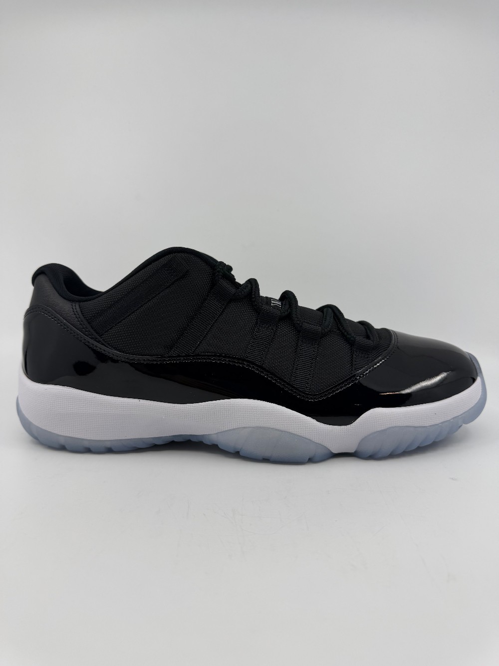 AJ 11 LOW - SPACE JAM