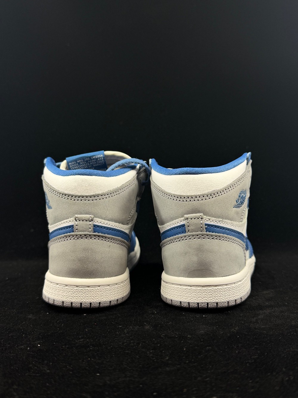 AJ 1 (TD) - TRUE BLUE