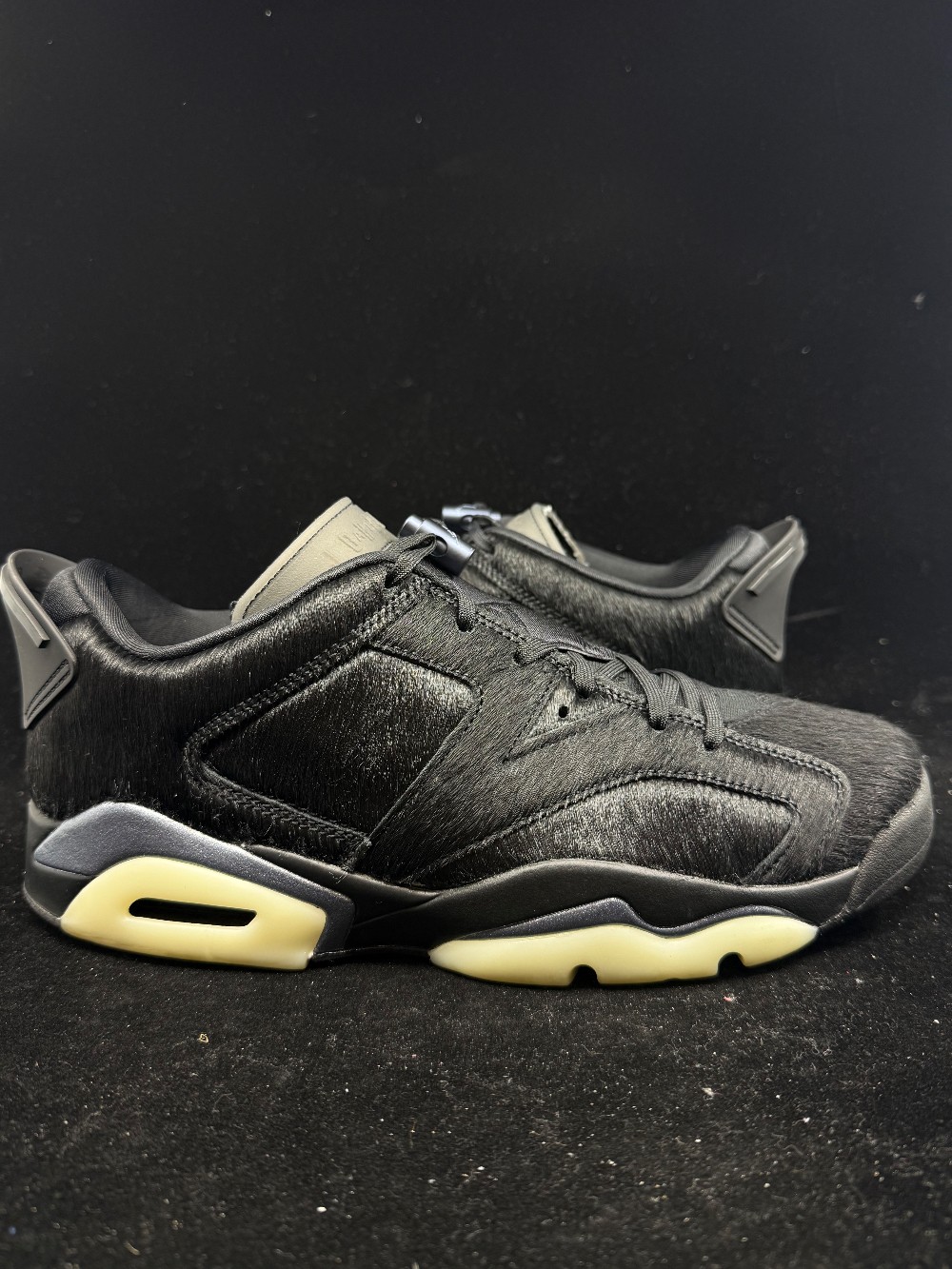 *USED* AJ 6 LOW (W) - BLACKOUT