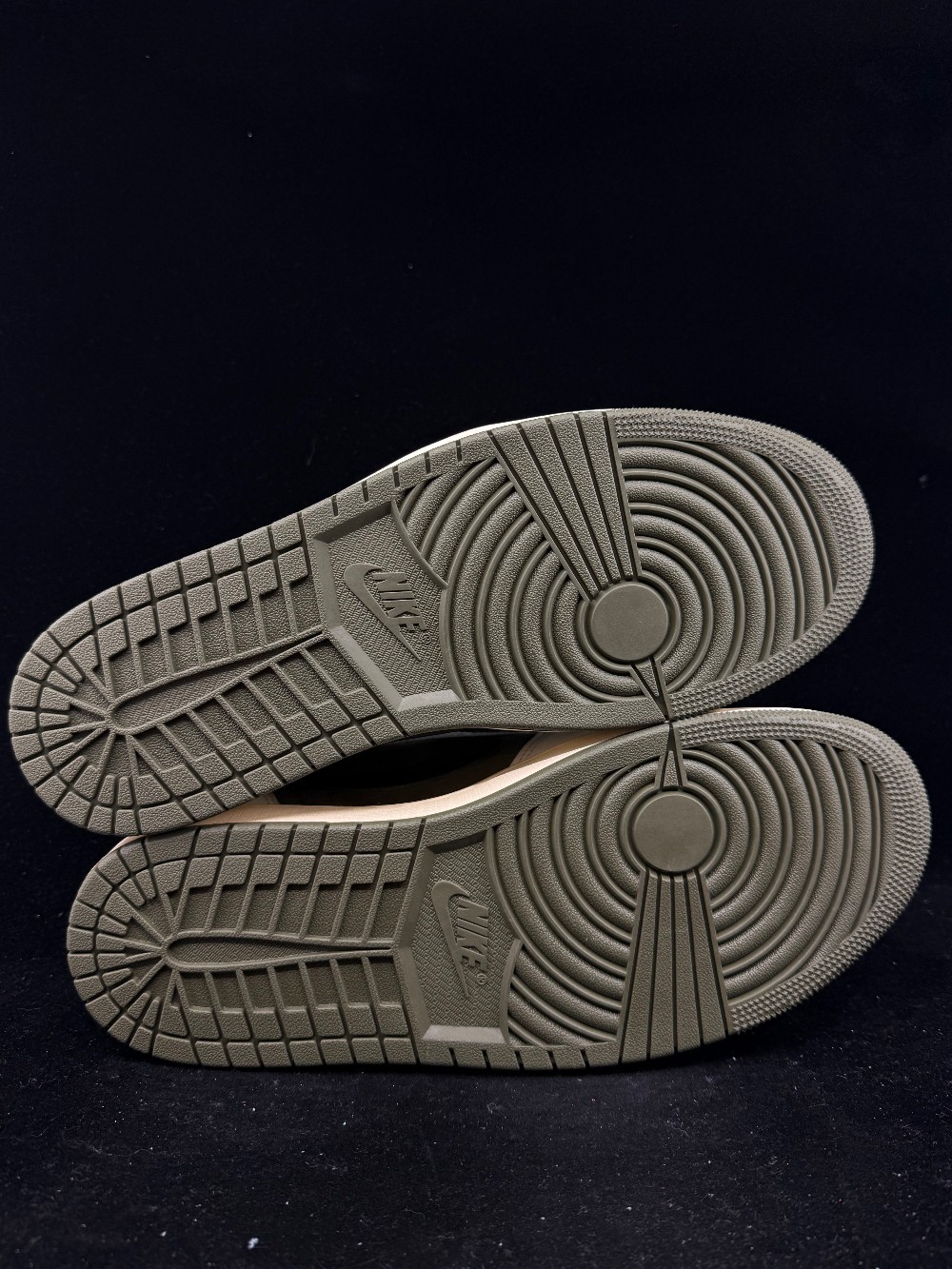 AJ 1 LOW X TRAVIS SCOTT - MEDIUM OLIVE