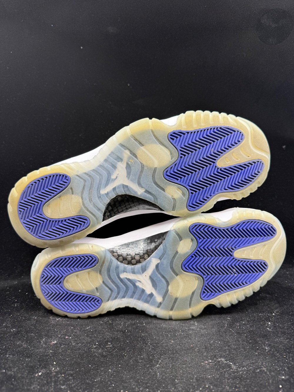 *USED* AJ 11 - SPACE JAM (2016)