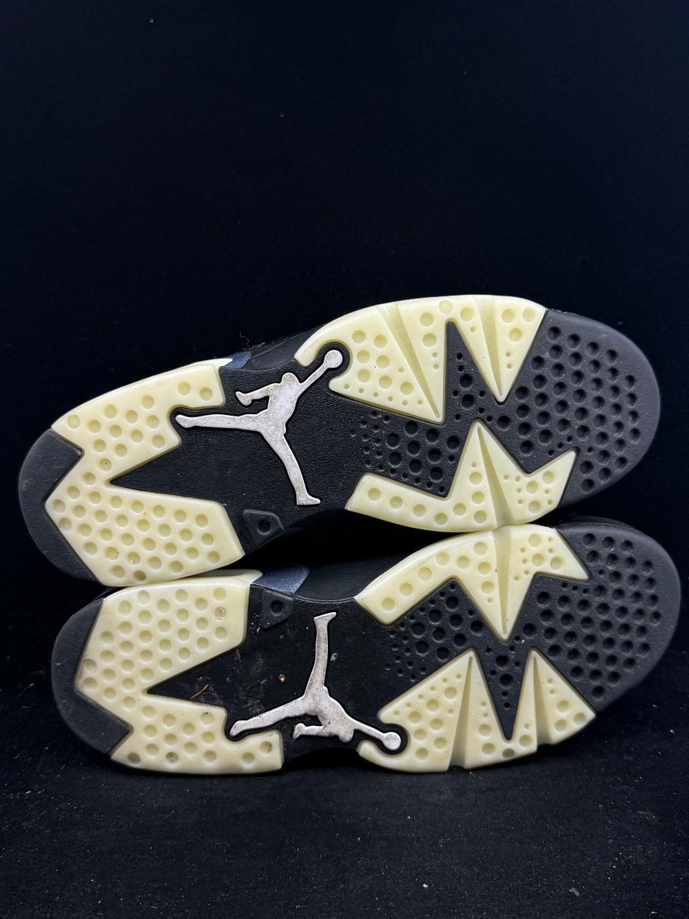 *USED* AJ 6 LOW (W) - BLACKOUT