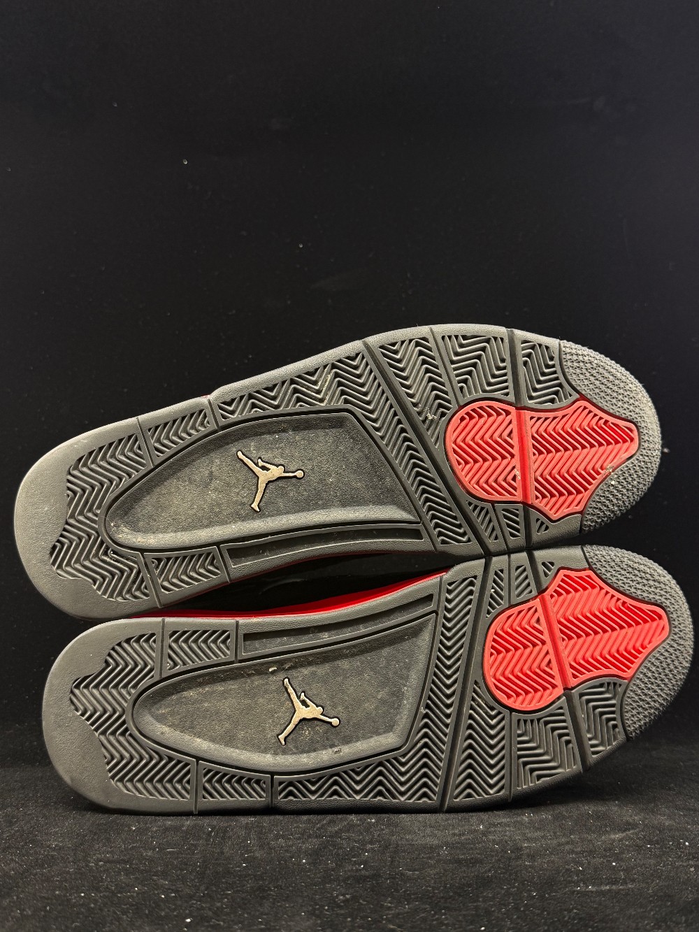 *USED* AJ 4 - RED THUNDER