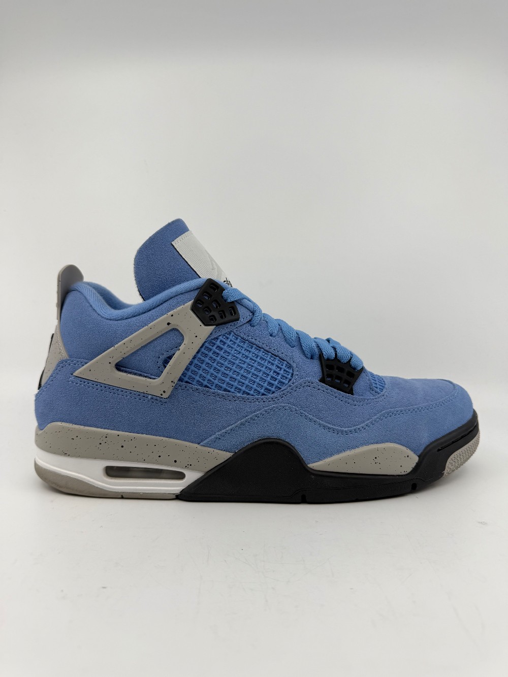 *USED* AJ 4 - UNIVERSITY BLUE