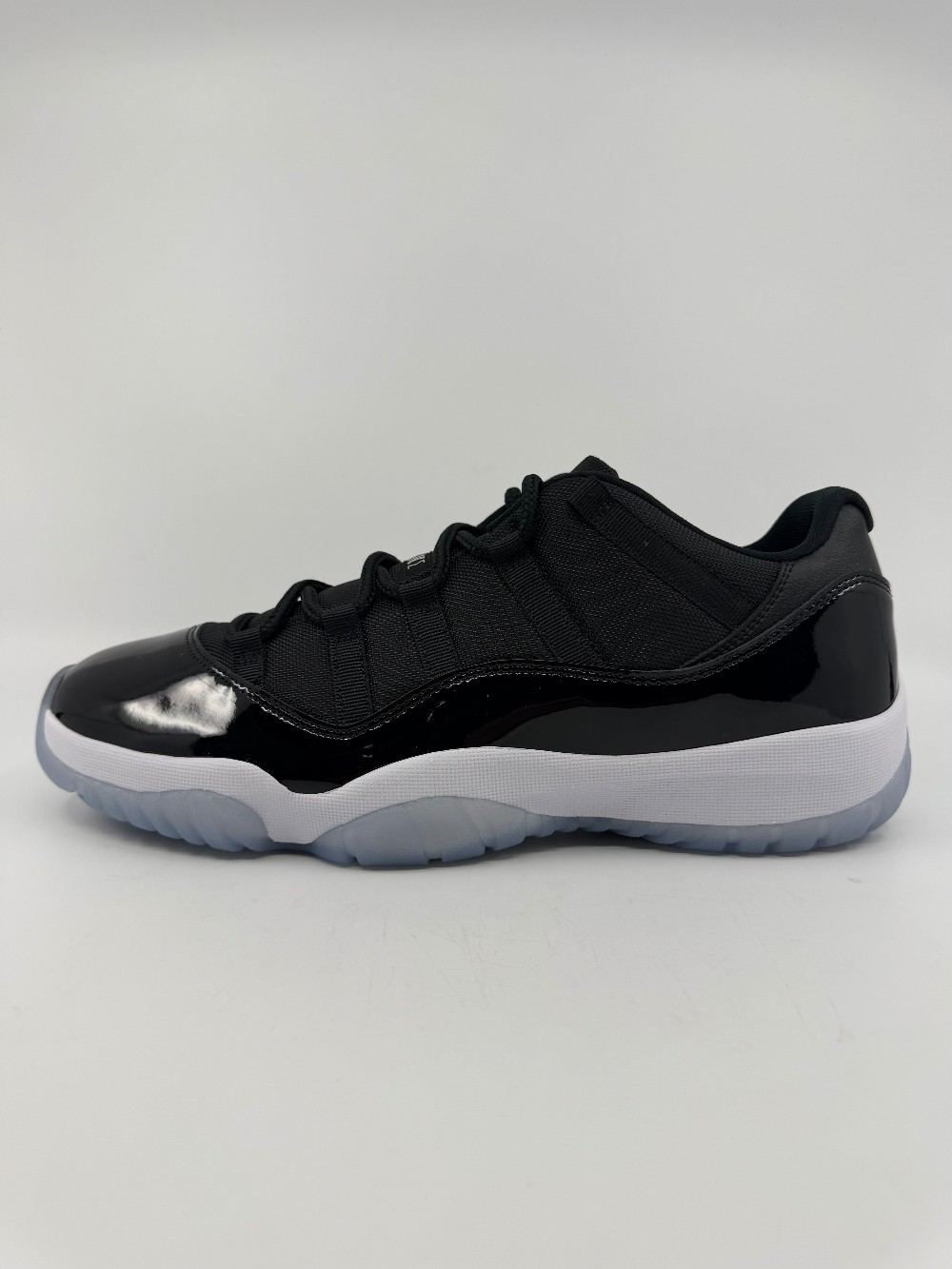 AJ 11 LOW - SPACE JAM