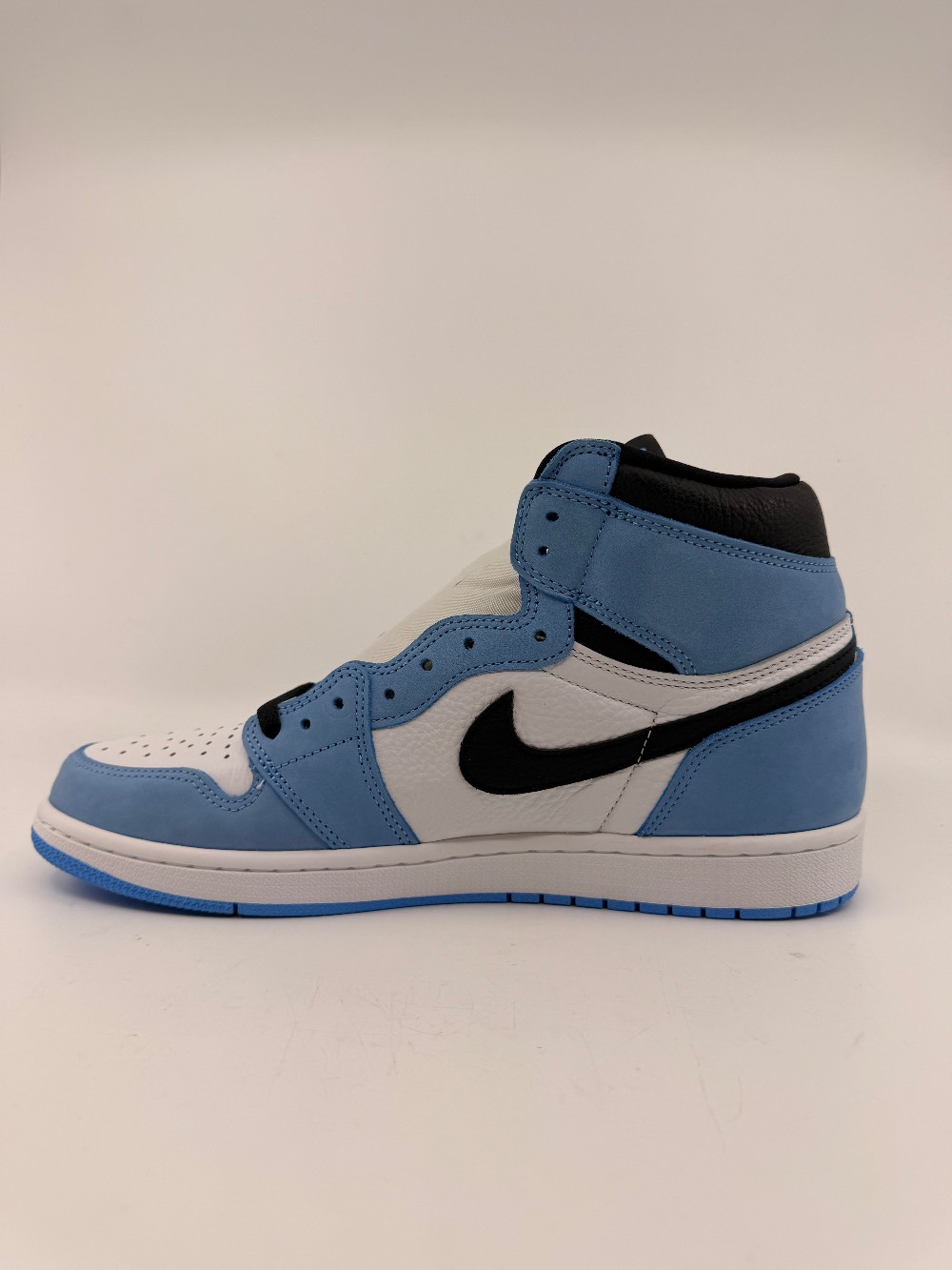 AJ 1 - UNIVERSITY BLUE