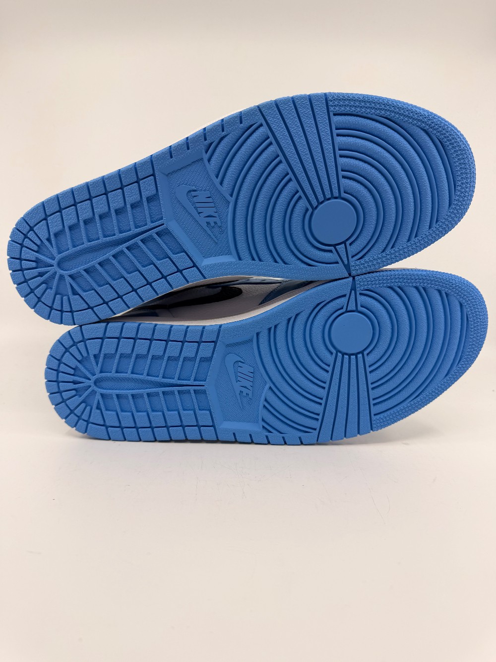 AJ 1 - UNIVERSITY BLUE