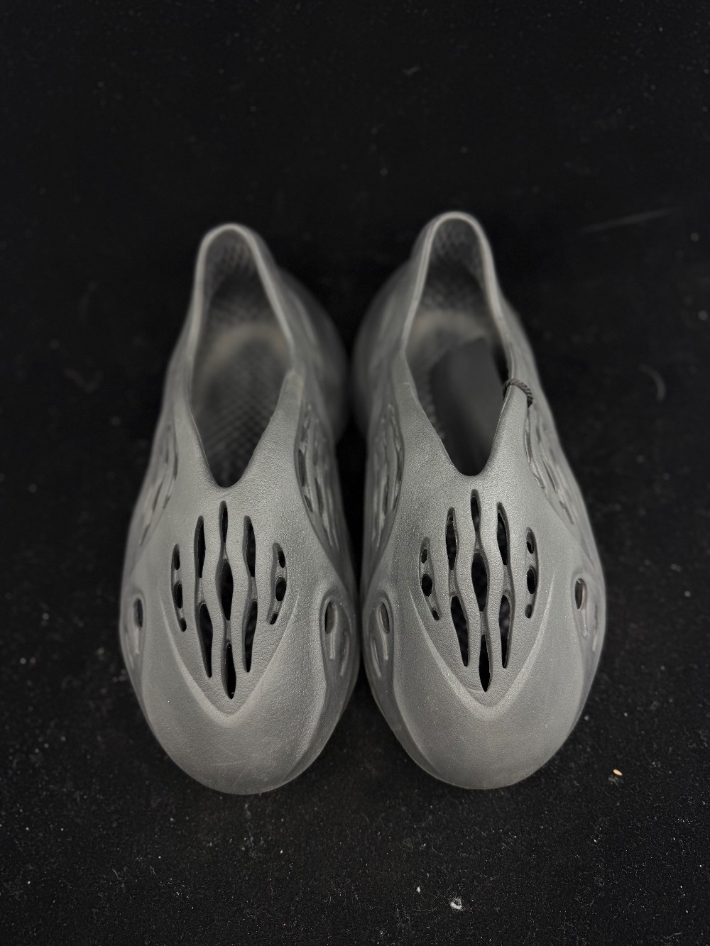 *USED/NO BOX* YEEZY FOAM RUNNER - ONYX