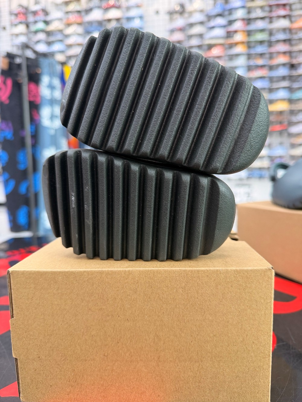 *USED* YEEZY SLIDE (TD) ONYX