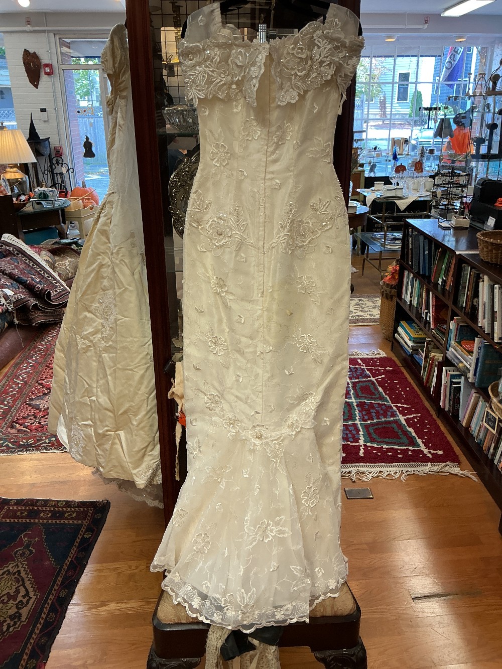 Vintage Slimming Embroidered Wedding Dress