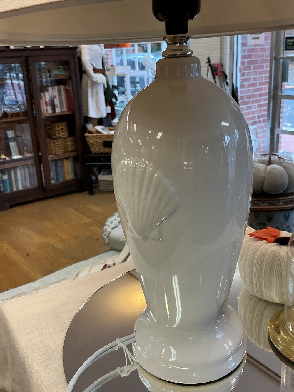 Scallop Detailed Lamp