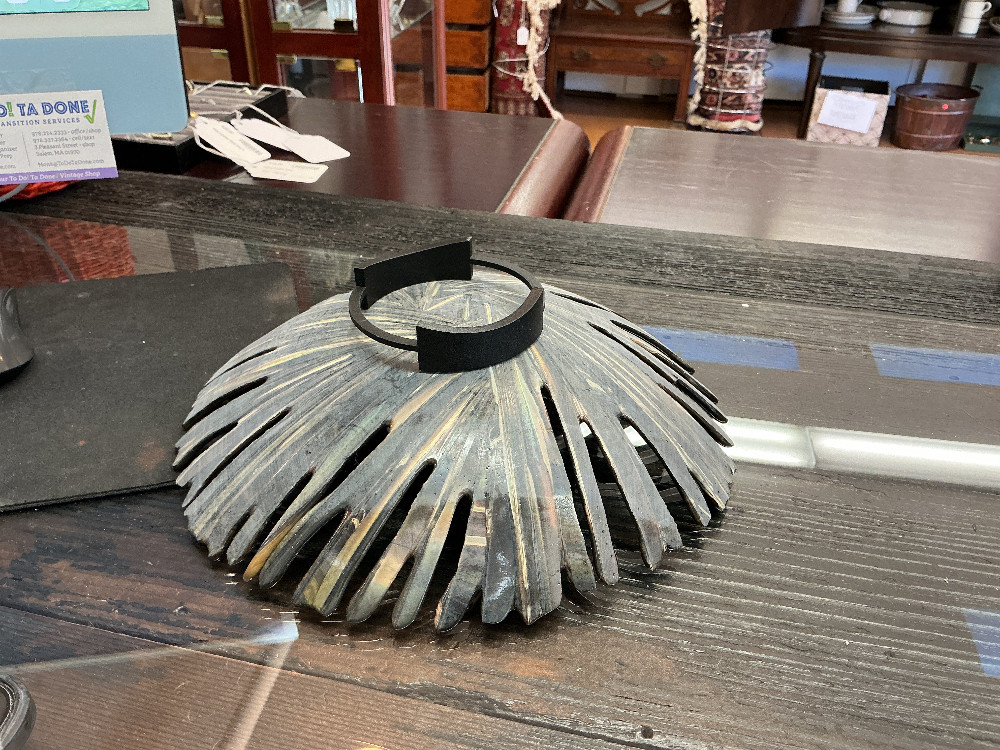 Art glasses bowl on metal stand