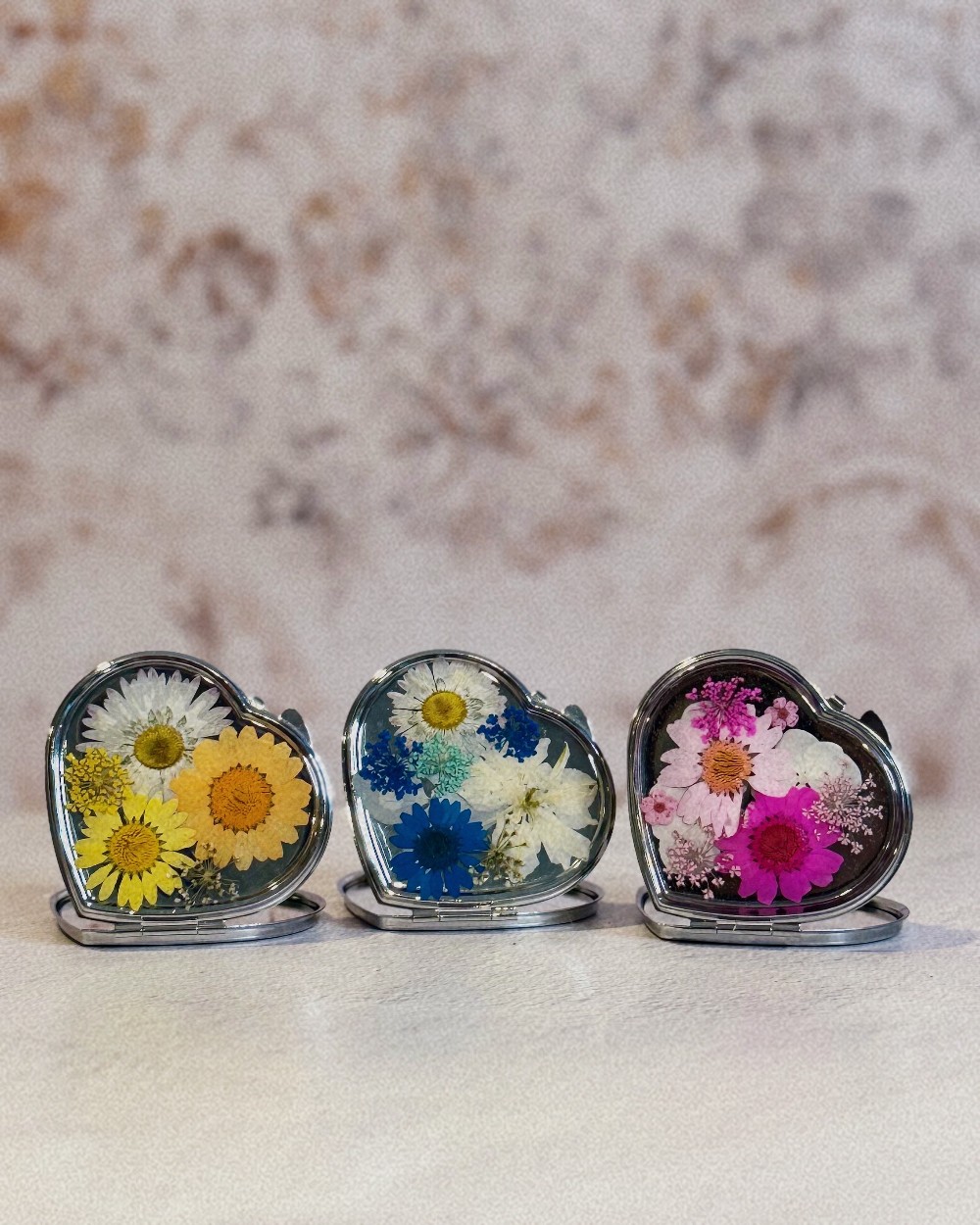 RESIN COMPACT MIRROR - HEART