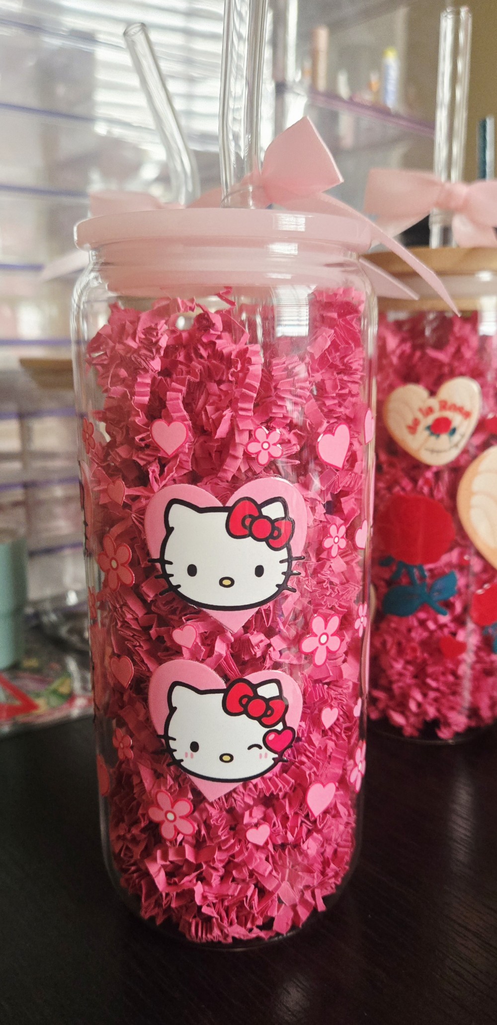 20oz Rd. Glass tumbler w/plastic lid & glass straw-Kitty pink hearts