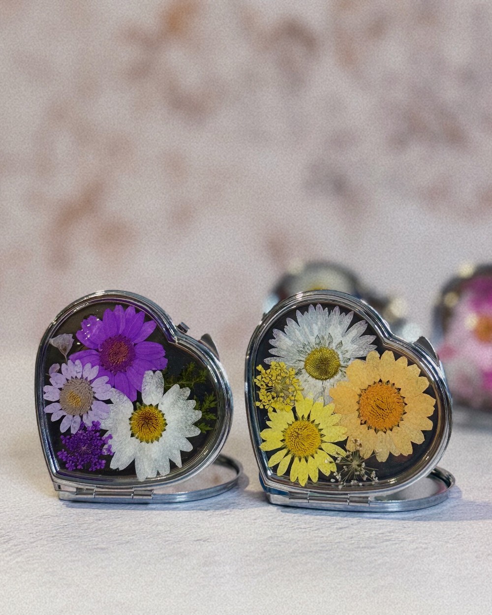 RESIN COMPACT MIRROR - HEART