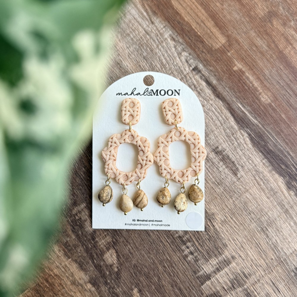 Solihiya with petrified wood beads
