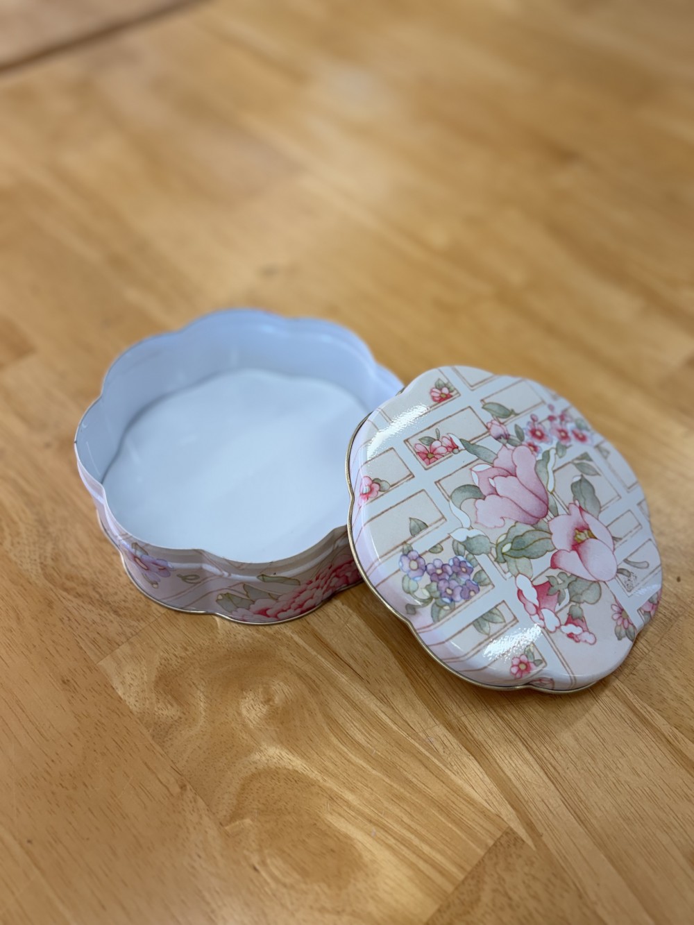 Avon flower shaped tin