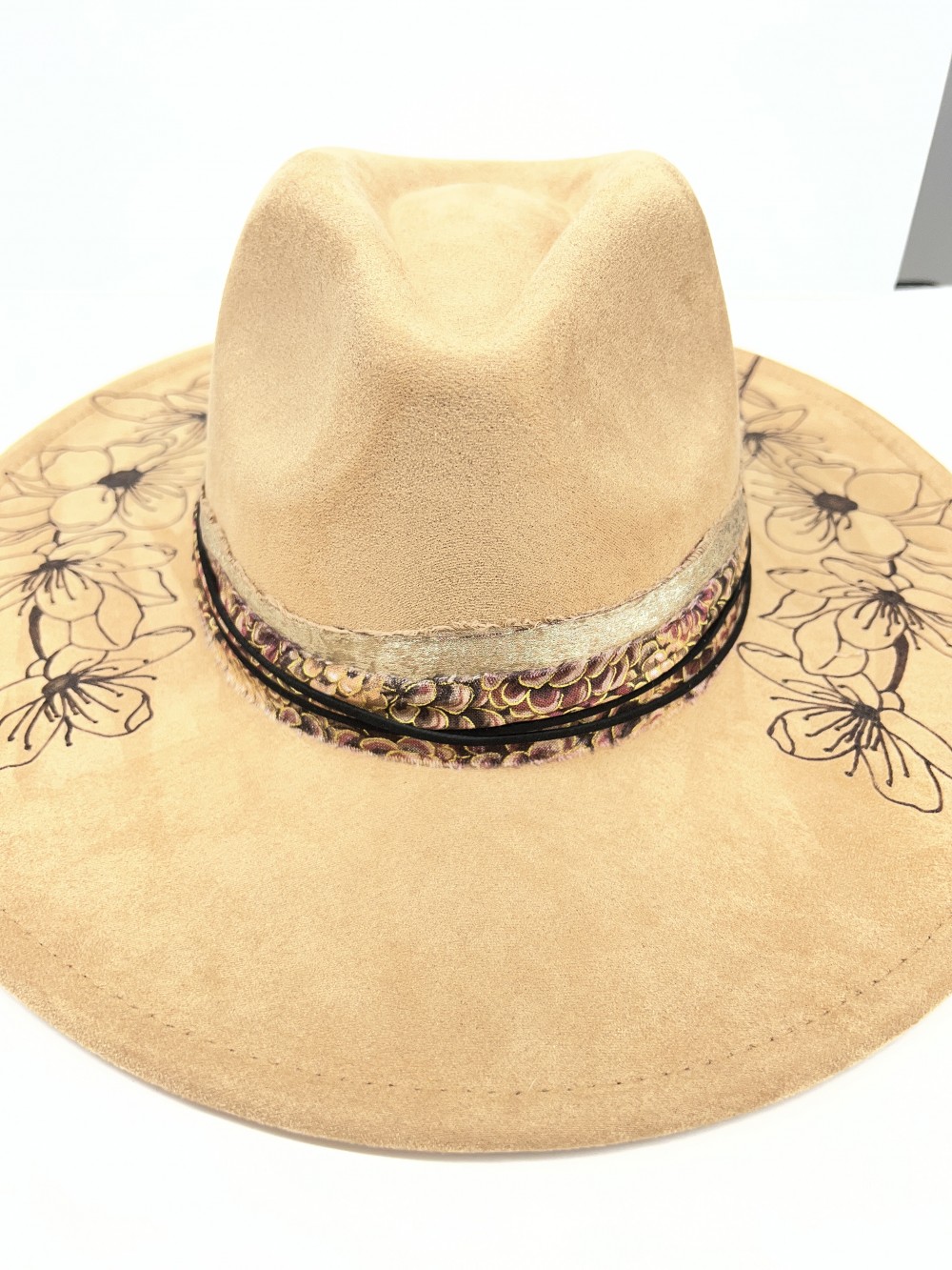 F-Fedora  Tan flowers
