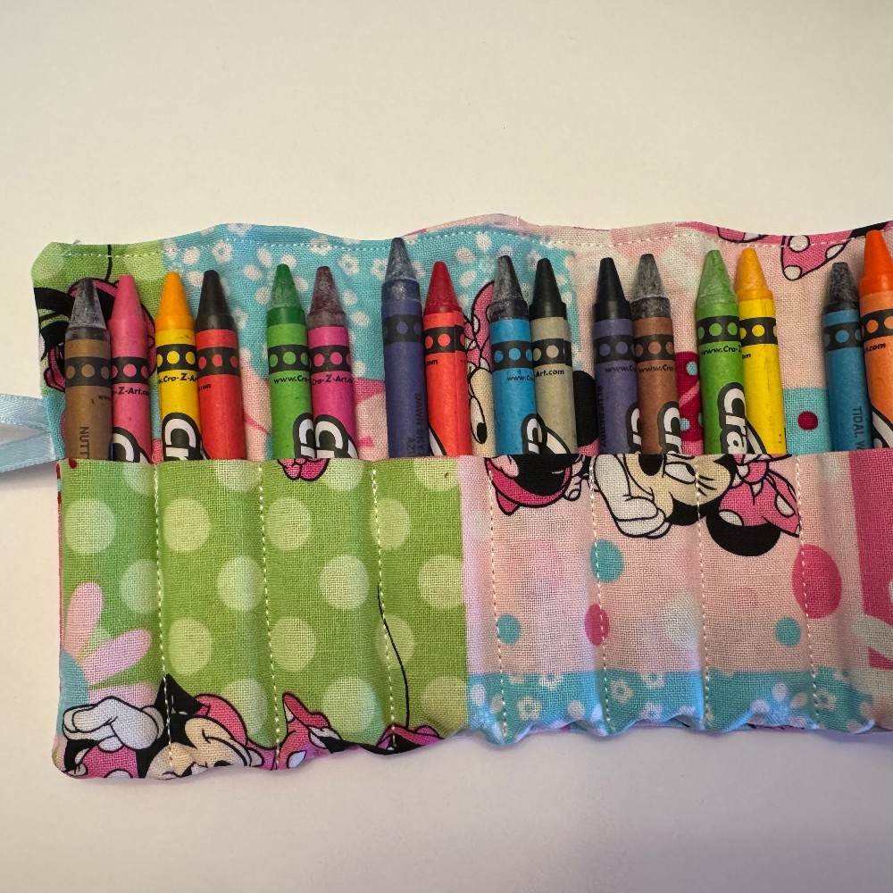 Minnie Crayon Roll