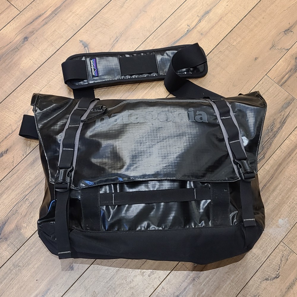 Patagonia Black Hole Messenger Bag (24L)