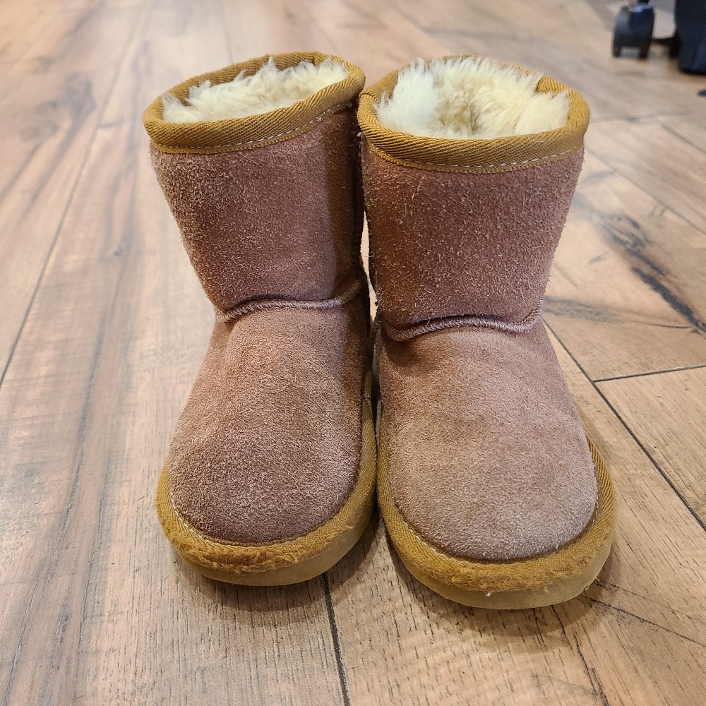 UGG Little Kid's Classic II Boots (7)