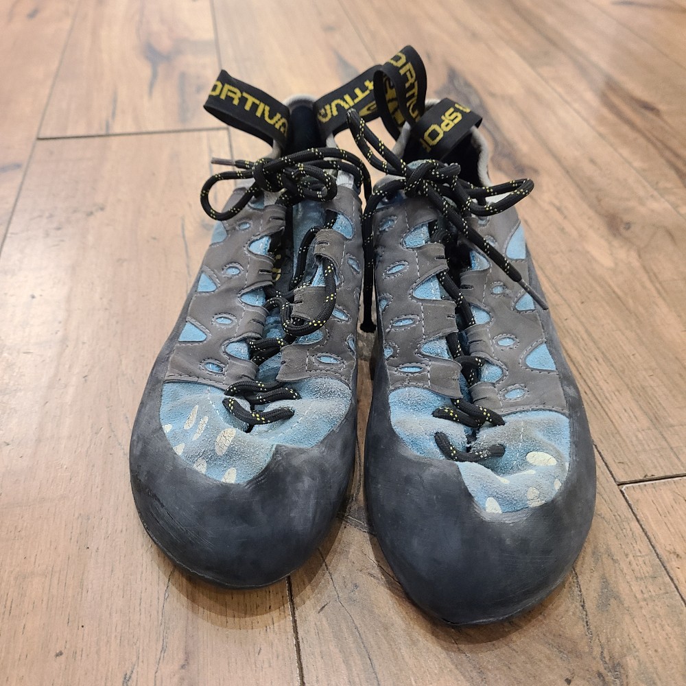 La Sportiva Women's Tarantulace Climbing Shoes (39.5)