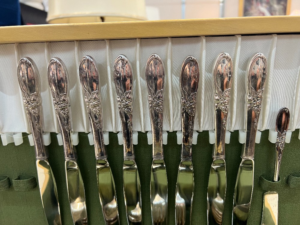 8 Place Setting Community 