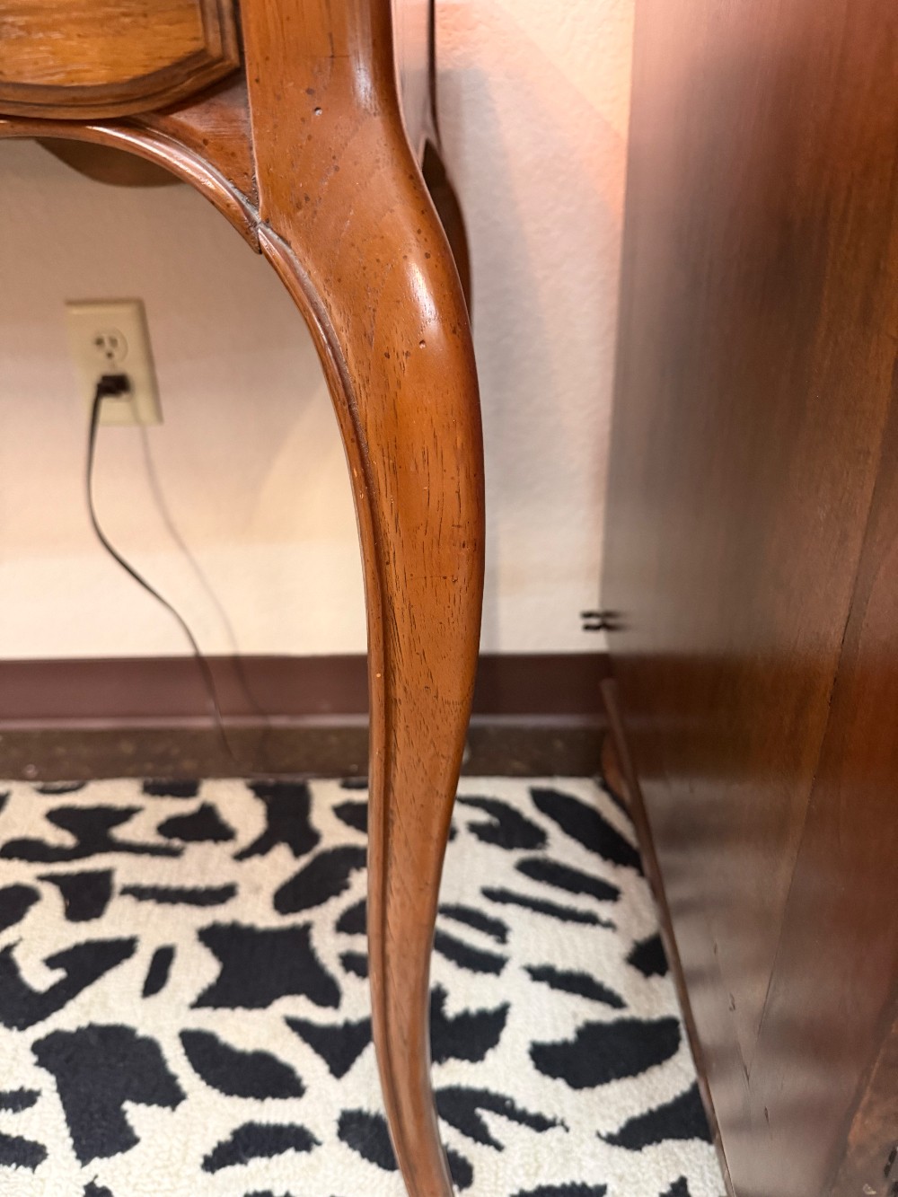 Tomlinson Writing Desk - Glass Top, Curved Legs