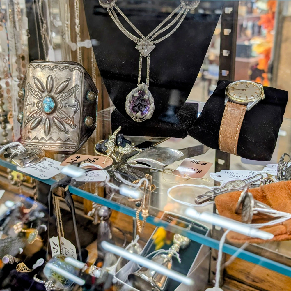 Apparel & Accessories