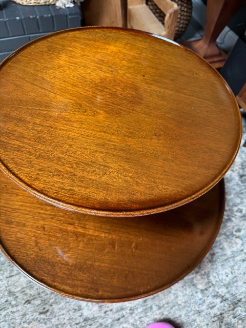 Vintage Kittinger Old Dominion Two-Tier Mahogany Lamp Table