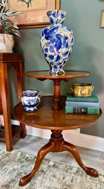Vintage Kittinger Old Dominion Two-Tier Mahogany Lamp Table