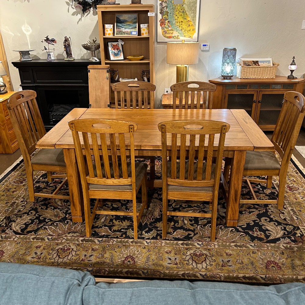 Dining Tables/Dining Sets
