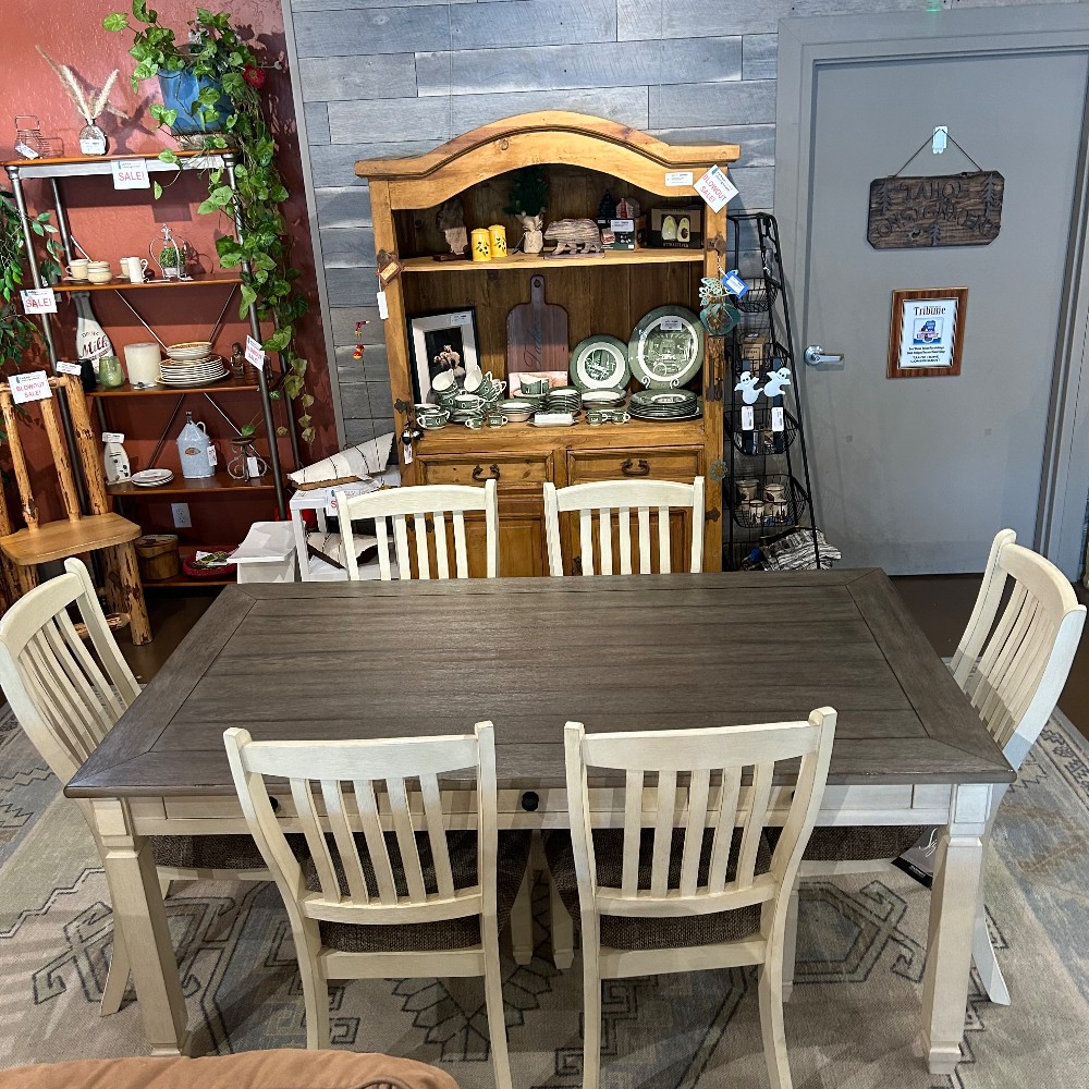 Dining Tables/Dining Sets