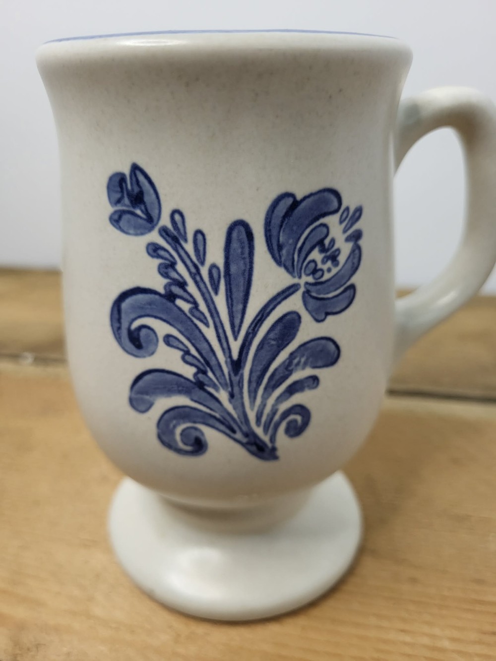 Pfaltzgraff Yorktown Pedestal Mug