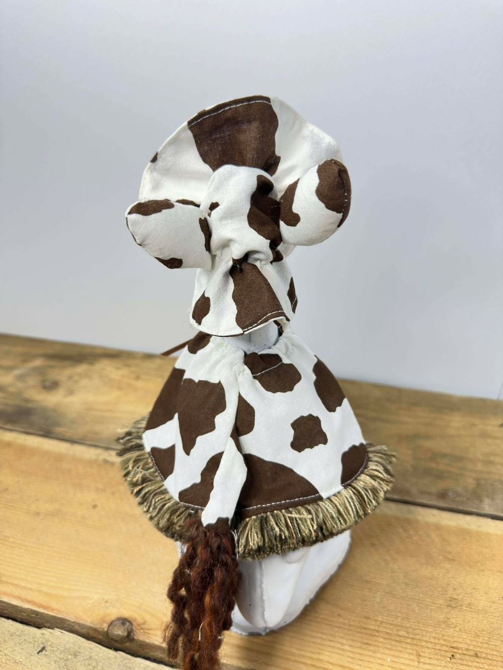 9 inch goose outfit  brown and white cow