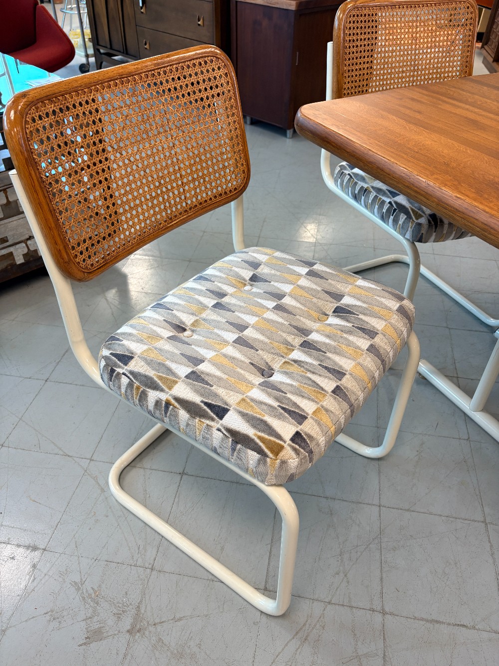 Cute Square Dining Set with 4 Cantilever Chairs