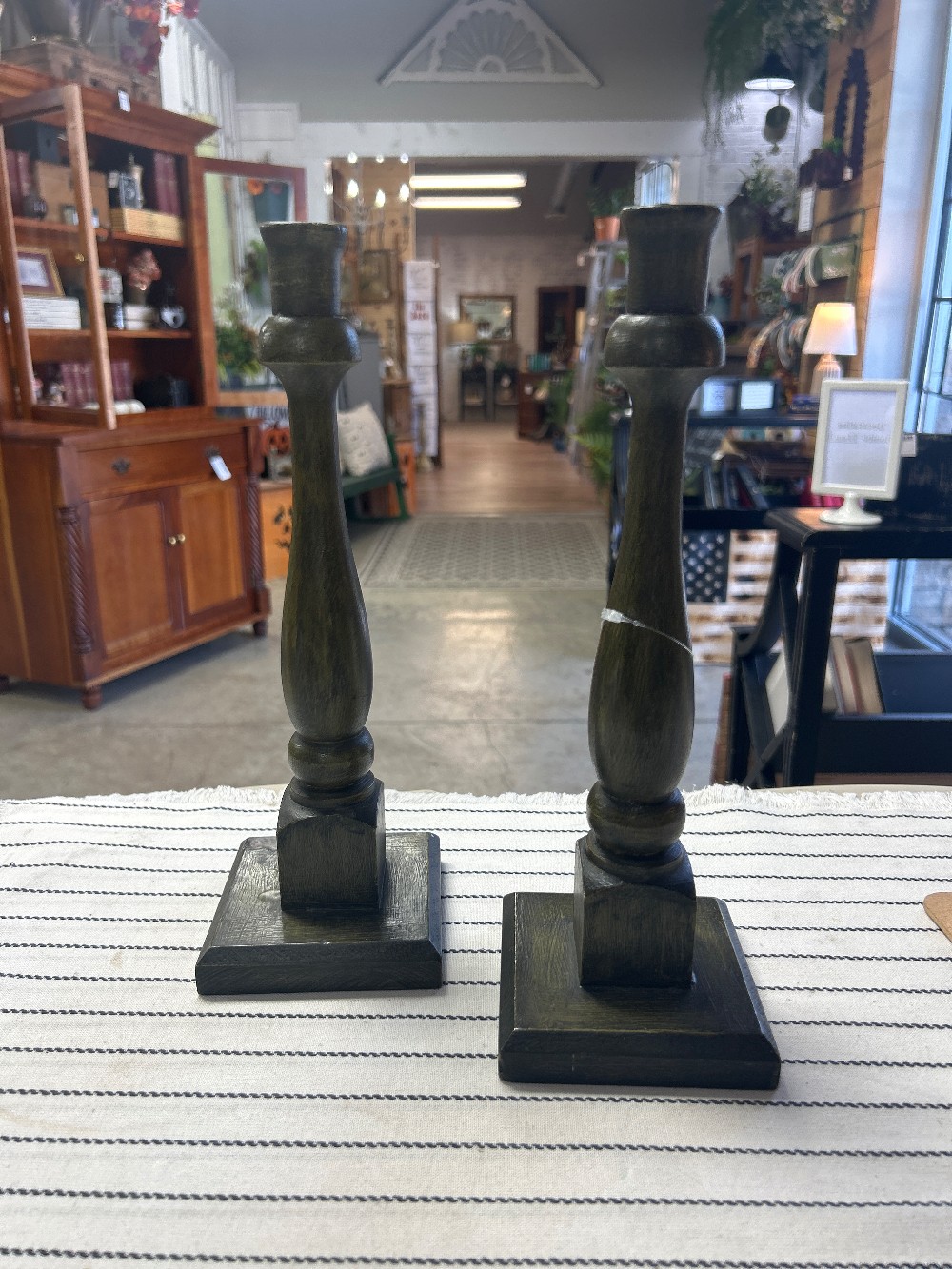 CANDLESTICKS, PEDESTALS & RISERS