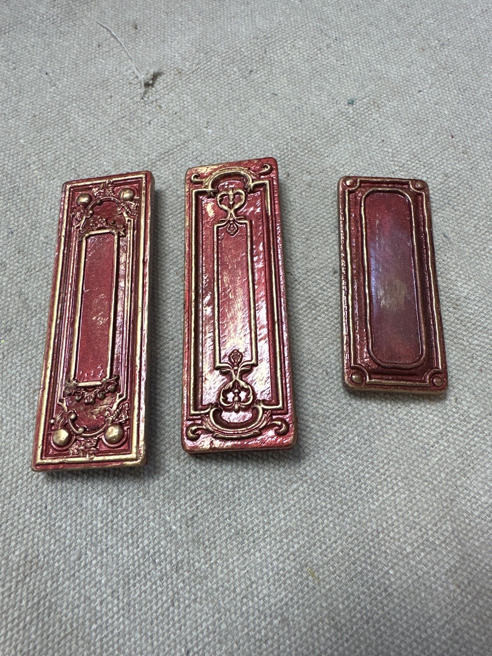 COASTERS, TRIVETS & MAGNETS