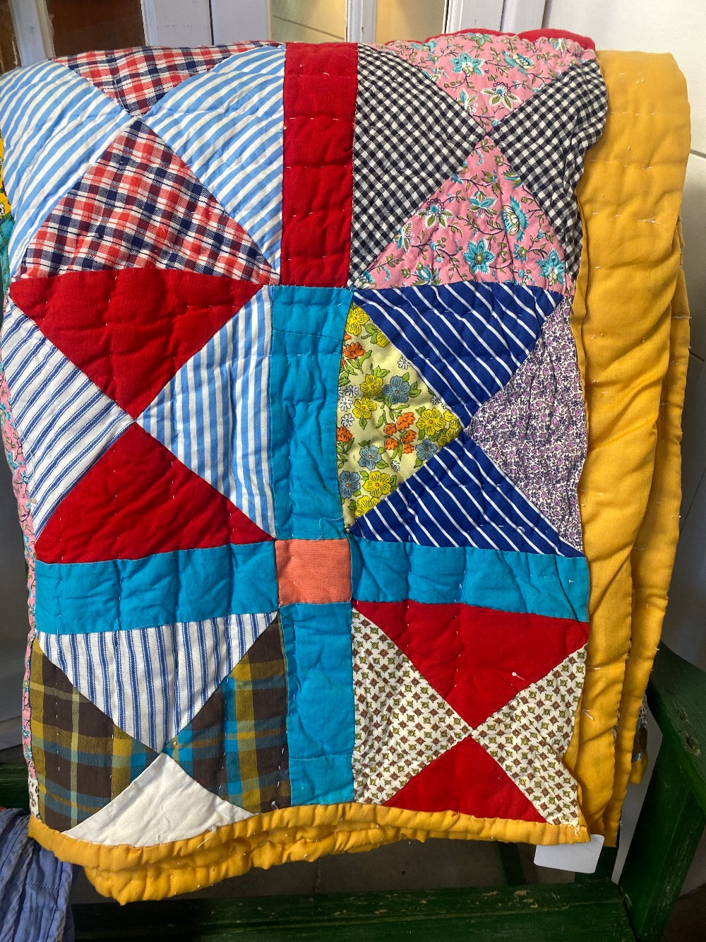 QUILTS & THROWS