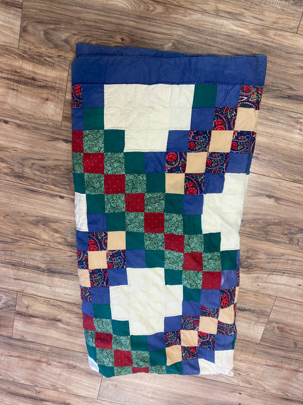 QUILTS & THROWS